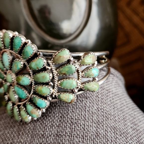 Amazing NWT Native American Navajo Turquoise Flower Cluster Cuff Bracelet 💙 - Picture 4 of 16